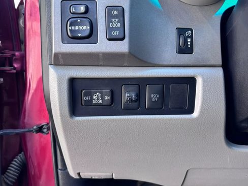 Used 2010 Toyota Tundra 4x4 Double Cab image 16