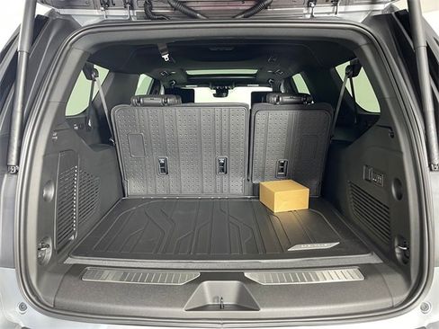 New 2026 Chevrolet Suburban High Country image 15