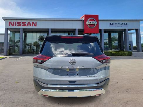 Used 2023 Nissan Rogue Platinum w/ Platinum Premium Package FWD image 3