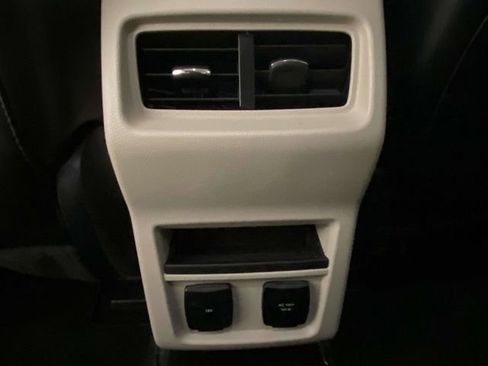 Used 2017 Ford Edge Titanium w/ Technology Package image 10