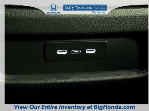 Used 2025 Honda Pilot Sport image 17