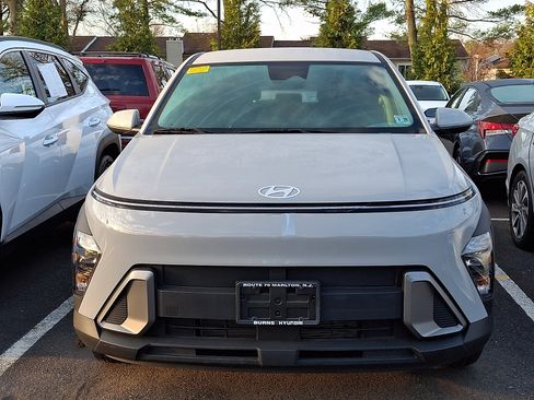Used 2024 Hyundai Kona SE image 3