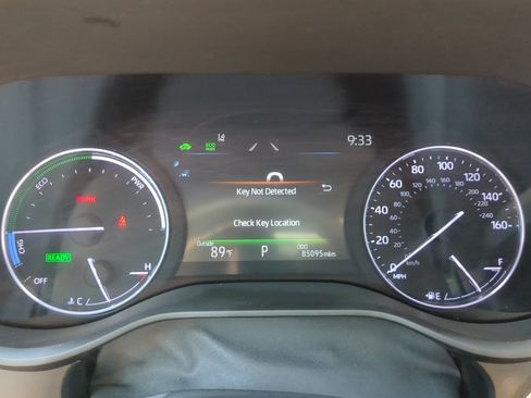 Used 2023 Toyota Sienna Platinum FWD image 26