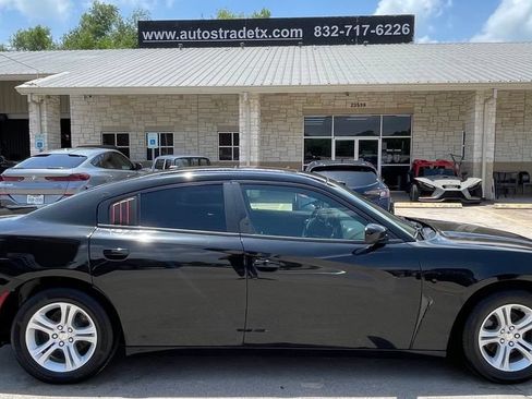 Used 2019 Dodge Charger SXT RWD image 5