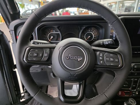 New 2025 Jeep Gladiator Rubicon w/ Convenience Group image 10