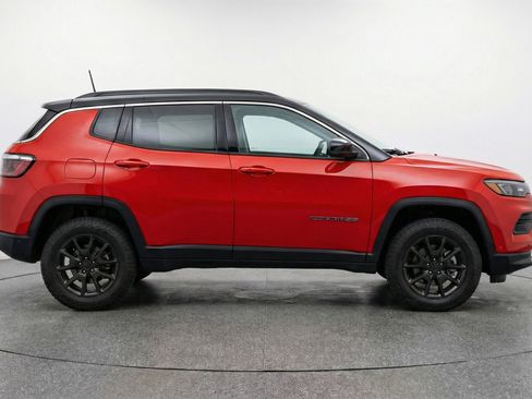 Used 2025 Jeep Compass Trailhawk image 11