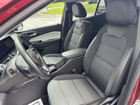 Used 2025 Chevrolet Trax LT w/ LT Convenience Package FWD image 15
