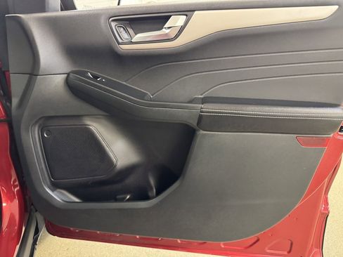 Used 2022 Ford Escape SEL w/ Technology Package image 28