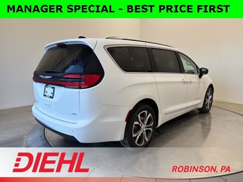 New 2026 Chrysler Pacifica Pinnacle image 7