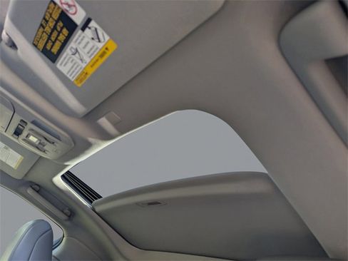 Used 2021 Toyota Highlander XLE image 23