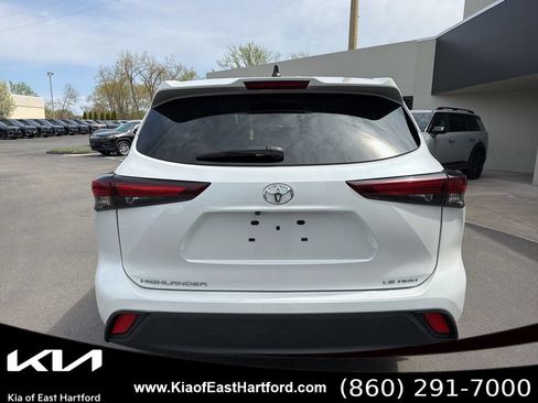 Used 2024 Toyota Highlander LE AWD/4WD image 8