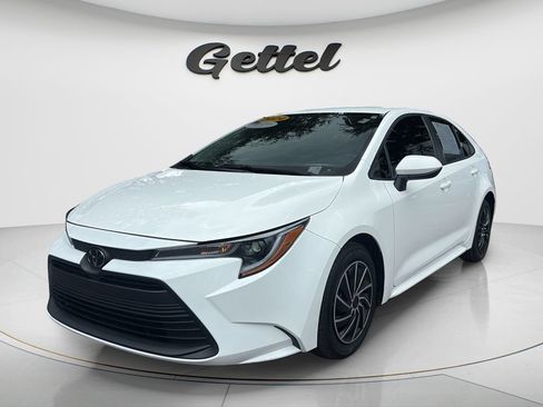 Used 2024 Toyota Corolla LE FWD image 1