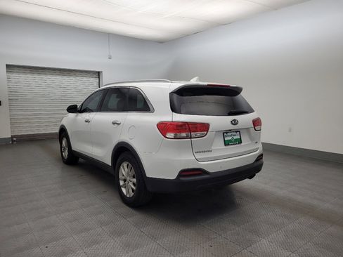 Used 2018 Kia Sorento LX image 5