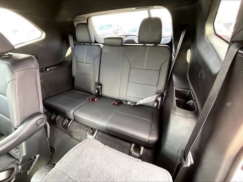 Used 2024 GMC Acadia Elevation image 16