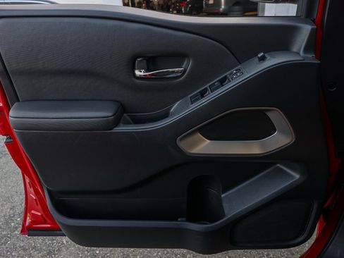 Used 2023 Nissan Frontier SV image 22