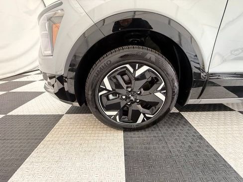 Used 2025 Kia Niro Wind w/ Wind Preserve Package FWD image 10