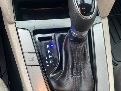 Used 2019 Hyundai Elantra SEL FWD image 16