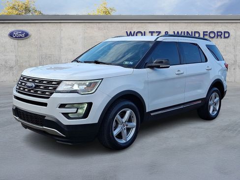 Used 2017 Ford Explorer XLT w/ Equipment Group 202A AWD/4WD image 3