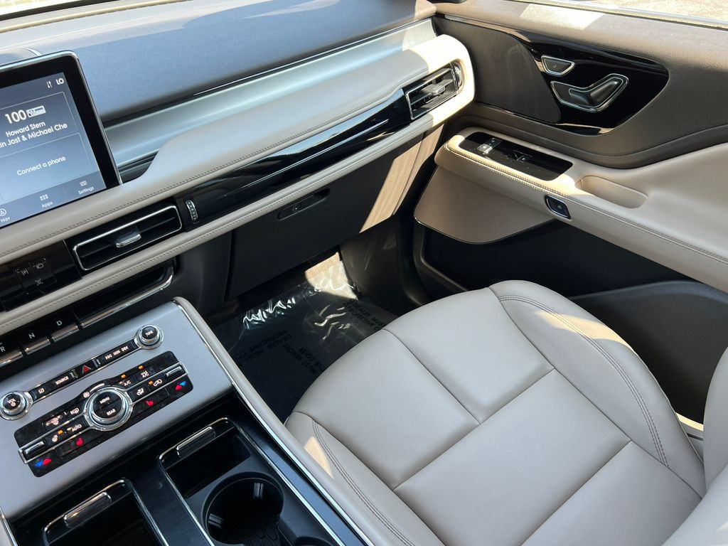 Used 2023 Lincoln Aviator AWD w/ Premium Package image 36