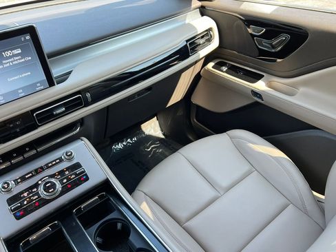 Used 2023 Lincoln Aviator AWD w/ Premium Package image 36