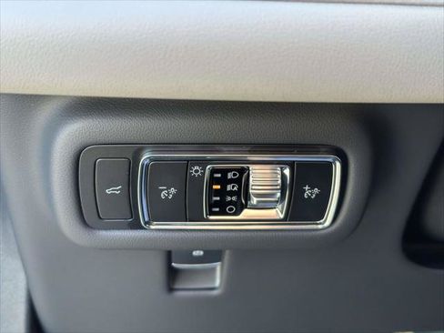 Used 2025 Lincoln Nautilus Premier w/ Equipment Group 102A AWD/4WD image 22