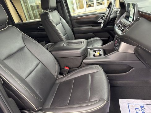 Used 2023 Chevrolet Suburban Premier image 4