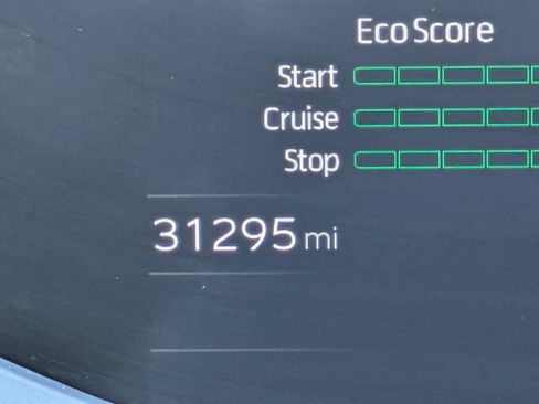 Used 2024 Toyota Prius XLE FWD image 28