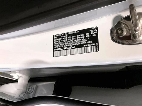 Used 2024 Porsche Cayenne AWD/4WD image 30