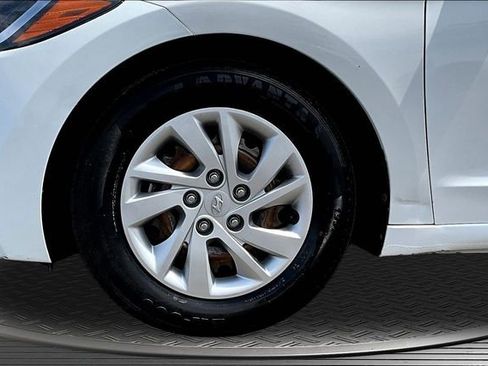 Used 2018 Hyundai Elantra SE FWD image 30