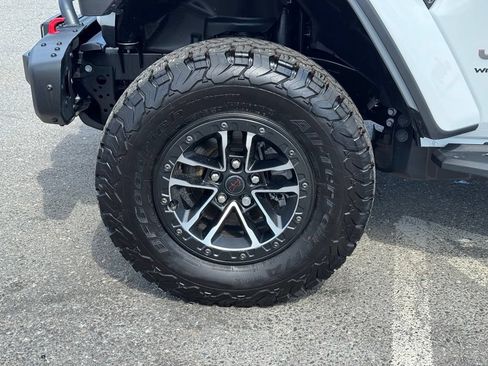Used 2026 Jeep Wrangler Unlimited Rubicon AWD/4WD image 3