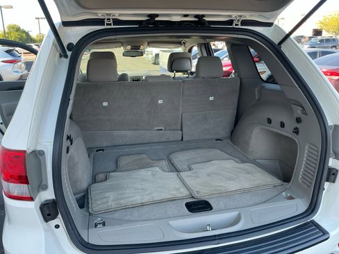 Used 2012 Jeep Grand Cherokee Laredo w/ Laredo E Group image 31