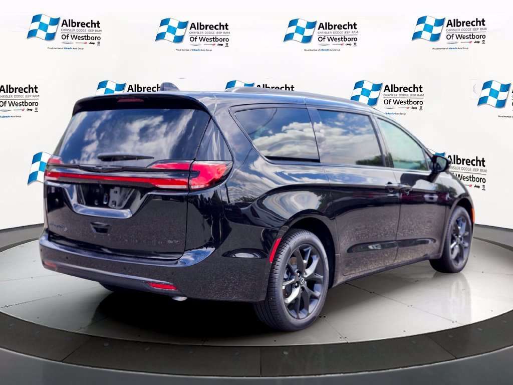 New 2026 Chrysler Pacifica Select w/ S Appearance Package AWD/4WD image 5