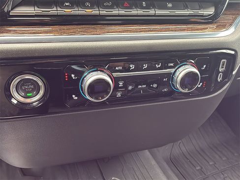 Used 2024 GMC Sierra 1500 Elevation image 28