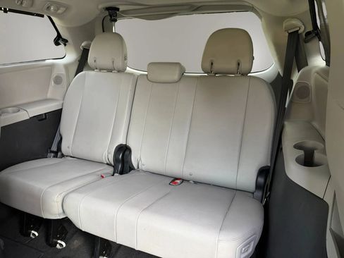 Used 2018 Toyota Sienna Limited Premium image 40
