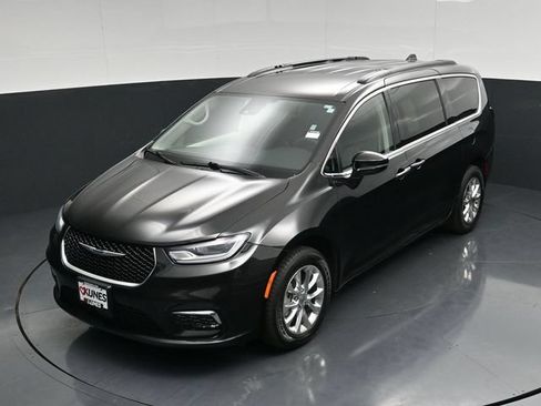 Certified 2022 Chrysler Pacifica Touring-L AWD/4WD image 53