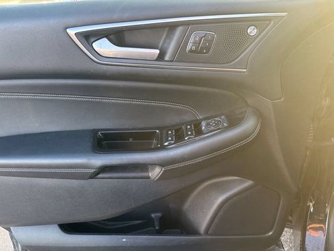 Used 2019 Ford Edge Titanium w/ Equipment Group 301A AWD/4WD image 5