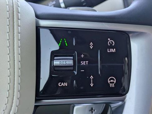 Used 2025 Land Rover Range Rover SE AWD/4WD image 6
