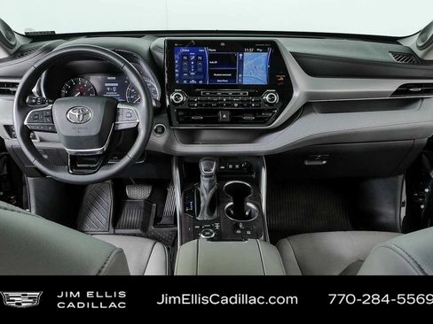 Used 2021 Toyota Highlander Platinum AWD/4WD image 18