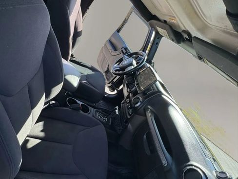 Used 2013 Jeep Wrangler Sport AWD/4WD image 10