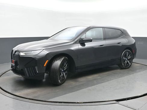 Used 2023 BMW iX xDrive50 w/ Sport Package image 7