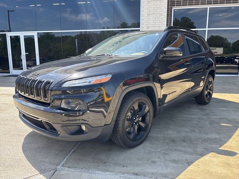 Used 2017 Jeep Cherokee High Altitude w/ Luxury Group FWD image 1