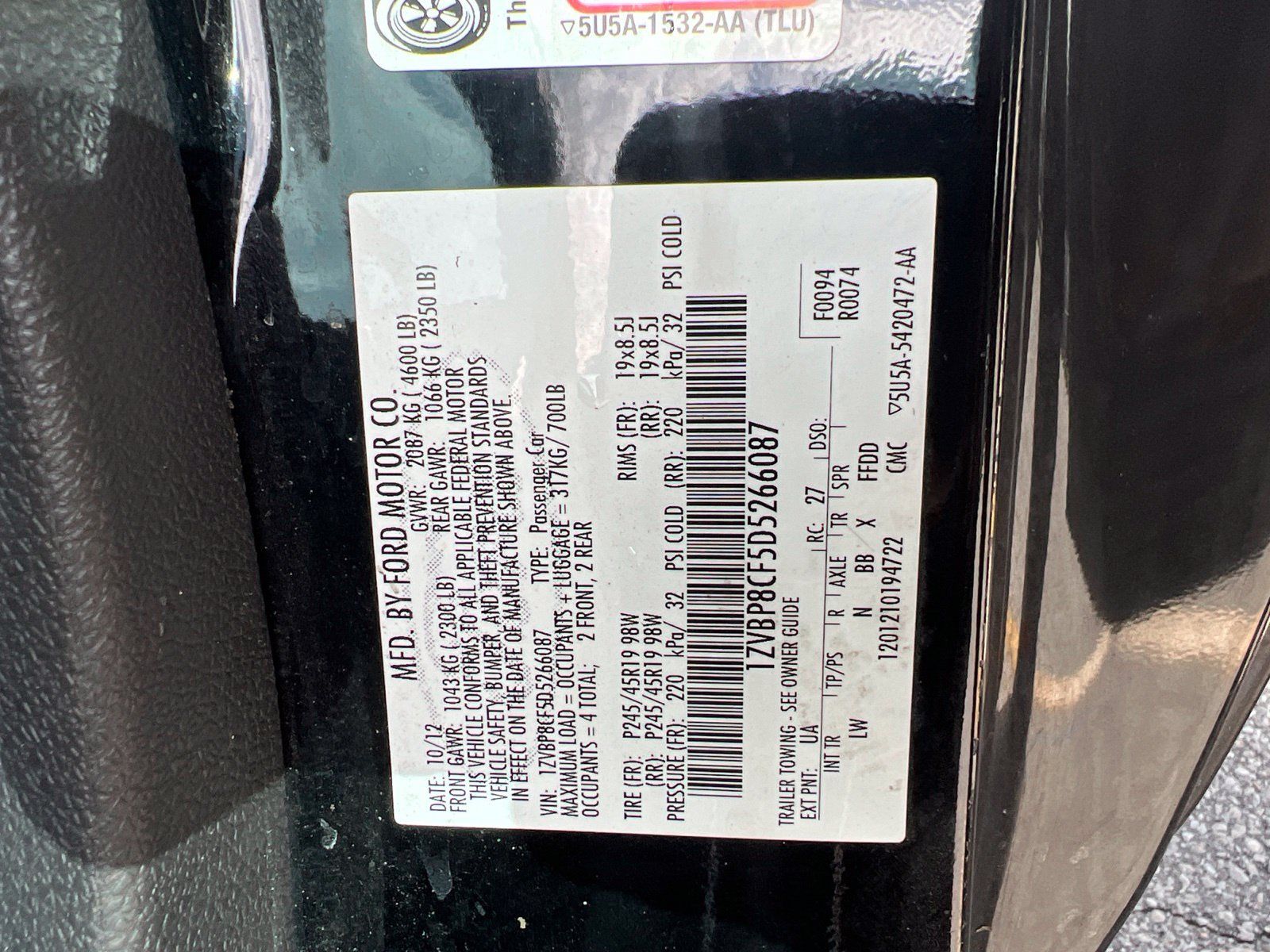 Used 2013 Ford Mustang GT Premium w/ Electronics Pkg RWD image 9