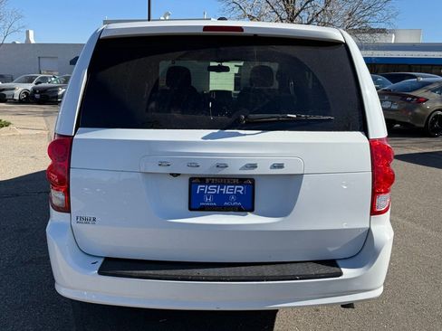 Used 2018 Dodge Grand Caravan SE image 5