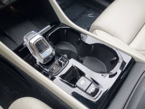 Certified 2023 Volvo XC40 B5 Plus w/ Driver Assist Package AWD/4WD image 28