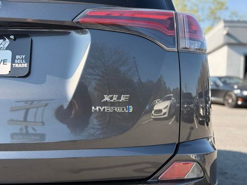 Used 2018 Toyota RAV4 AWD Hybrid image 10