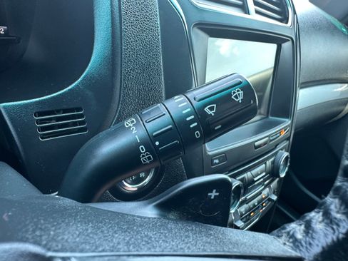Used 2017 Ford Explorer XLT w/ Equipment Group 202A AWD/4WD image 24