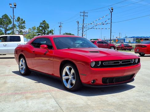 Used 2016 Dodge Challenger R/T w/ Sound Group RWD image 22