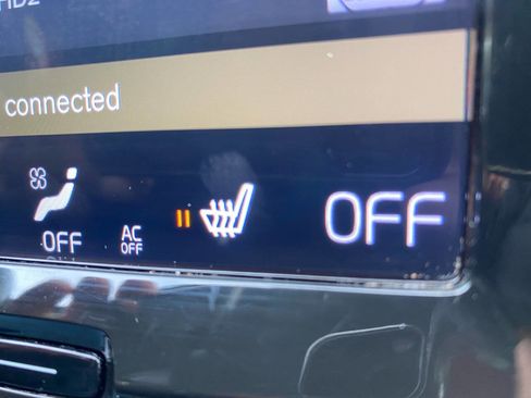 Used 2018 Volvo XC60 T5 Momentum w/ Vision Package image 34