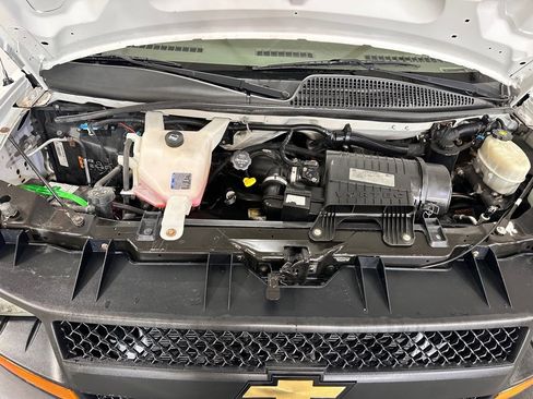 Used 2017 Chevrolet Express 2500 image 28