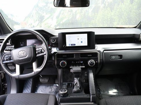 Certified 2025 Toyota 4Runner SR5 AWD/4WD image 18